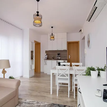 Brand New Apartment With Pool Gym And Playground *